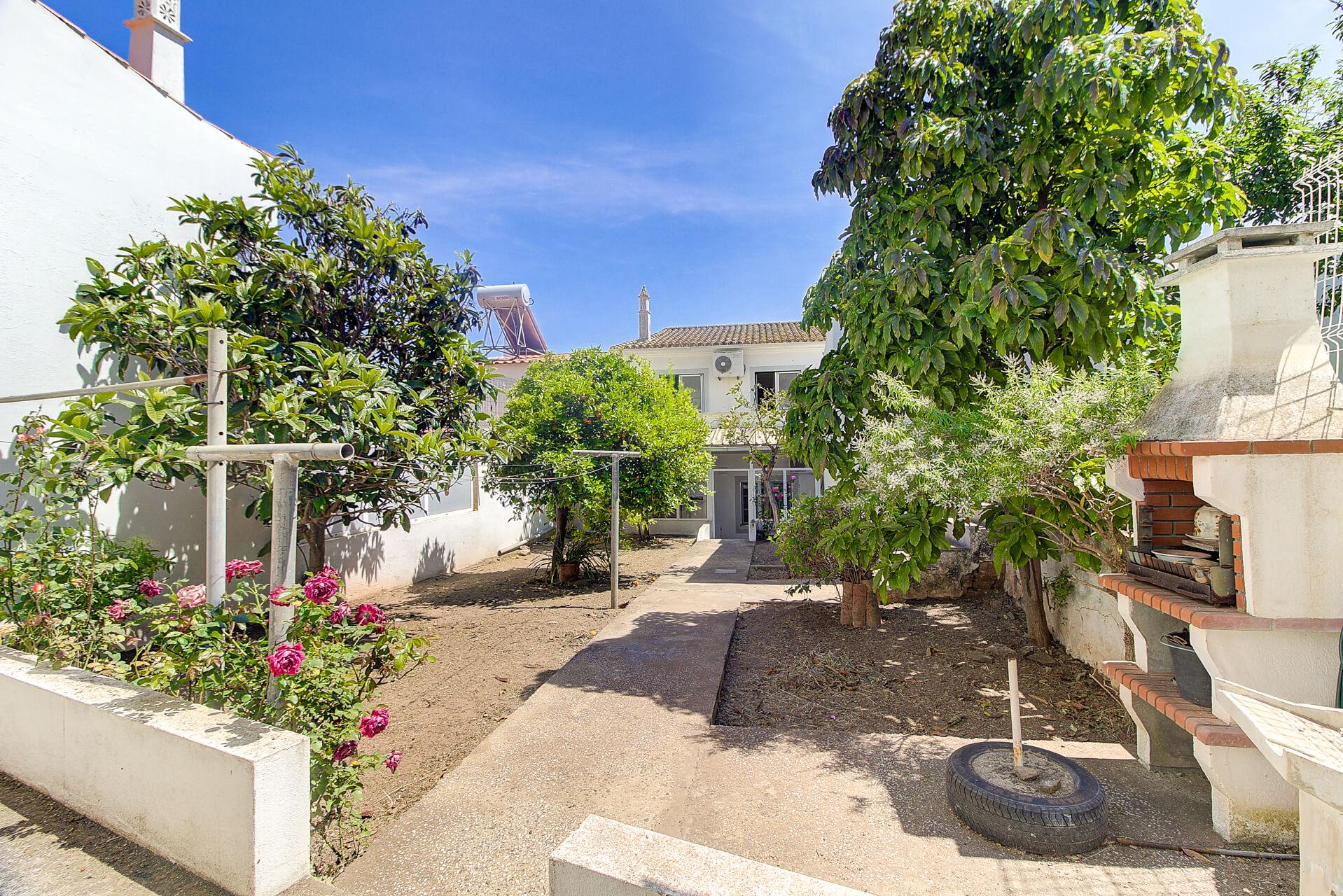 Moradia T3+2 com Jardim, Garagem e Vista Castelo no Centro de Castro Marim - 2 Artigos Vendidos em Conjunto