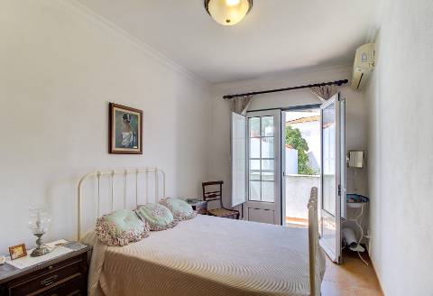 Moradia T3+2 com Jardim, Garagem e Vista Castelo no Centro de Castro Marim - 2 Artigos Vendidos em Conjunto