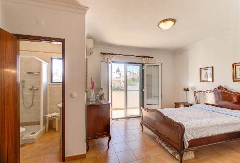 Moradia T3+2 com Jardim, Garagem e Vista Castelo no Centro de Castro Marim - 2 Artigos Vendidos em Conjunto