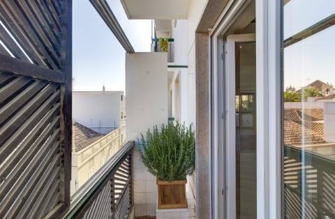 Apartamento T3 remodelado no centro de Tavira com vistas panorâmicas