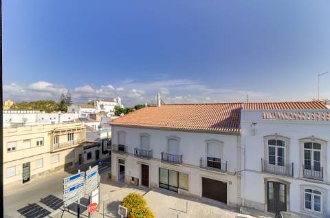 Apartamento T3 remodelado no centro de Tavira com vistas panorâmicas