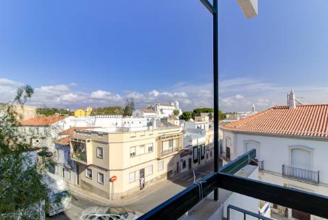 Apartamento T3 remodelado no centro de Tavira com vistas panorâmicas