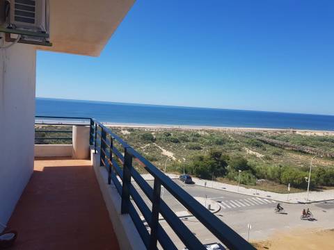 T2 com Terraço de 23m2 em Monte Gordo na Primeira Linha, Vista Mar