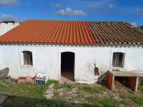 TERRENO COM 85.380 M2 - COM RUINAS - POÇO COM ÁGUA - POSSIBILIDADE DE CONSTRUÇÃO - MORADIA - TURISMO - BELICHE - CASTRO MARIM - ALGARVE
