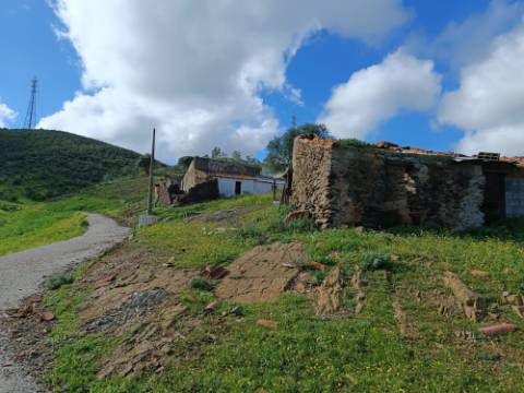TERRENO COM 85.380 M2 - COM RUINAS - POÇO COM ÁGUA - POSSIBILIDADE DE CONSTRUÇÃO - MORADIA - TURISMO - BELICHE - CASTRO MARIM - ALGARVE