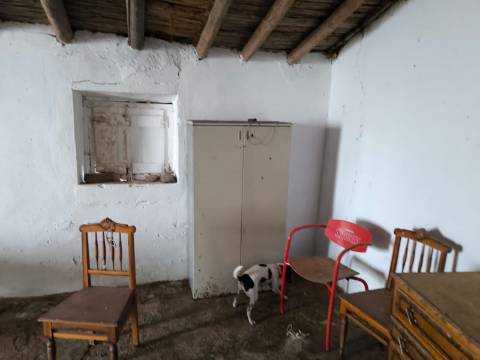 MORADIA COM TERRENO EM RUINAS - COM 600 M2 - PARA HABITAÇÃO - TURISMO - COM TERRENO DE 600 M2 - EM MILFRADES - VAQUEIROS - ALCOUTIM - ALGARVE