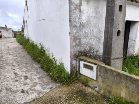 MORADIA COM TERRENO EM RUINAS - COM 600 M2 - PARA HABITAÇÃO - TURISMO - COM TERRENO DE 600 M2 - EM MILFRADES - VAQUEIROS - ALCOUTIM - ALGARVE