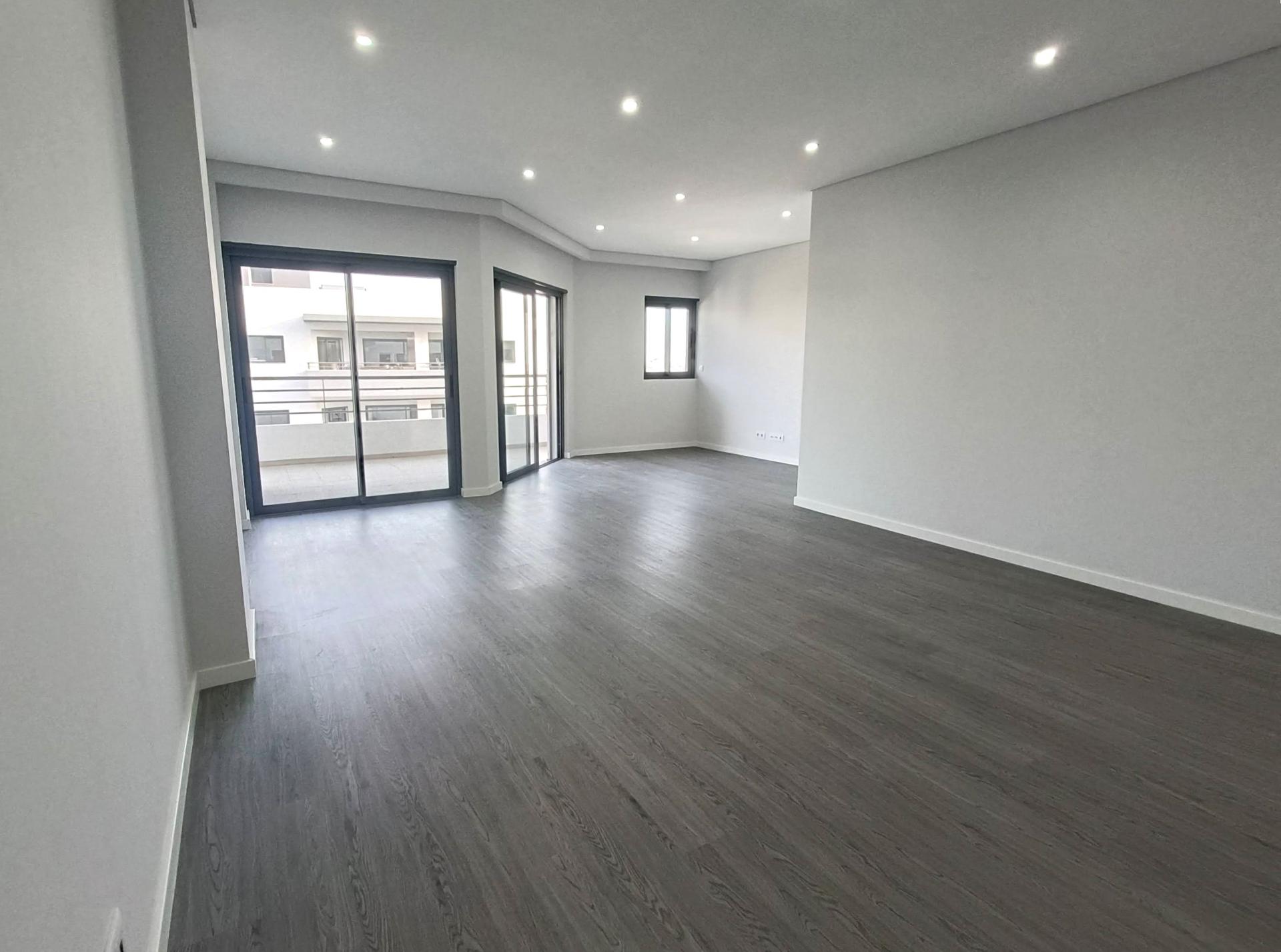 Apartamento T3 em Condomínio com Piscina e jardim novo a estrear!!!