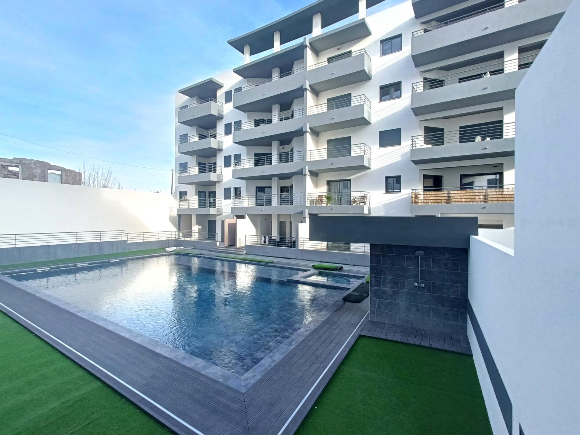 Apartamento T3 em Condomínio com Piscina e jardim novo a estrear!!!