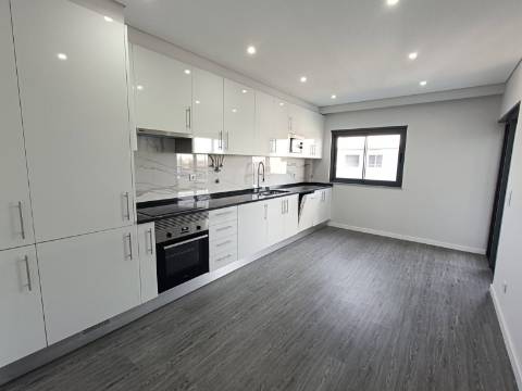 Apartamento T3 em Condomínio com Piscina e jardim novo a estrear!!!
