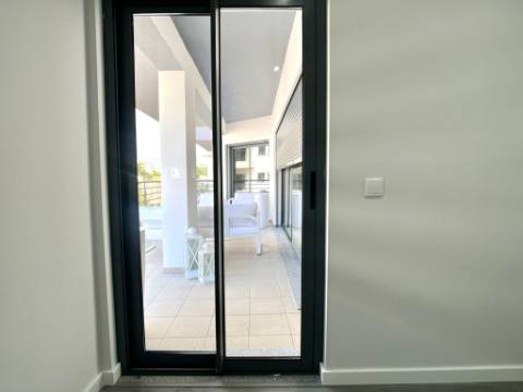 Apartamento T3 em Condomínio com Piscina .