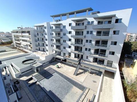 Apartamento T3 em Condomínio com Piscina .
