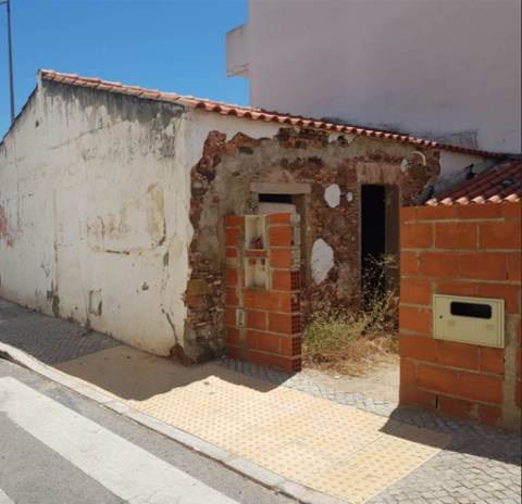 OPORTUNIDADE ÚNICA NO CENTRO DE VILA REAL DE SANTO ANTÓNIO!