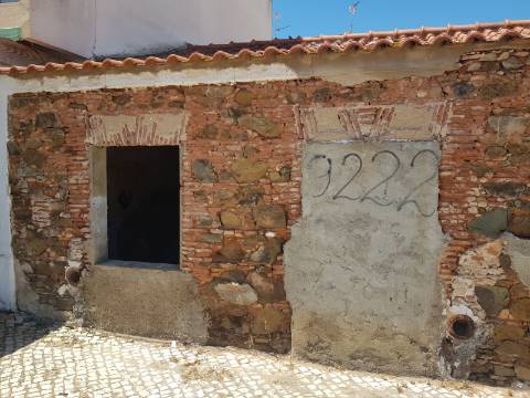 OPORTUNIDADE ÚNICA NO CENTRO DE VILA REAL DE SANTO ANTÓNIO!