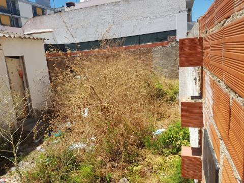 OPORTUNIDADE ÚNICA NO CENTRO DE VILA REAL DE SANTO ANTÓNIO!