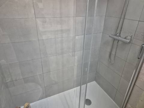 Apartamento T2 com áreas grandes para arrendamento de Setembro a Junho.