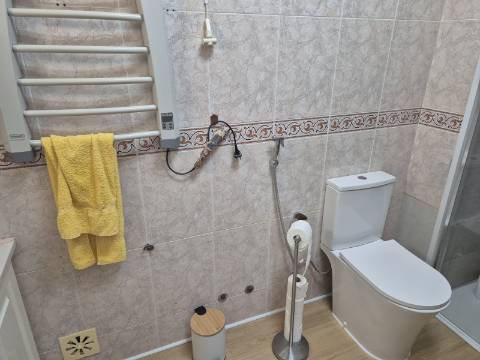 Apartamento T2 com áreas grandes para arrendamento de Setembro a Junho.