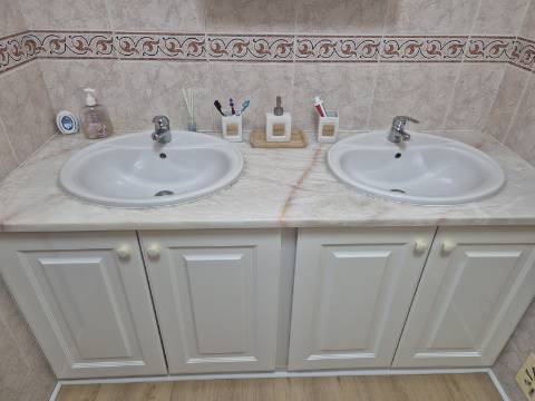 Apartamento T2 com áreas grandes para arrendamento de Setembro a Junho.