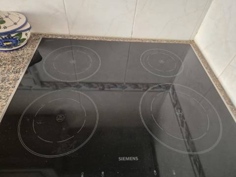 Apartamento T2 com áreas grandes para arrendamento de Setembro a Junho.