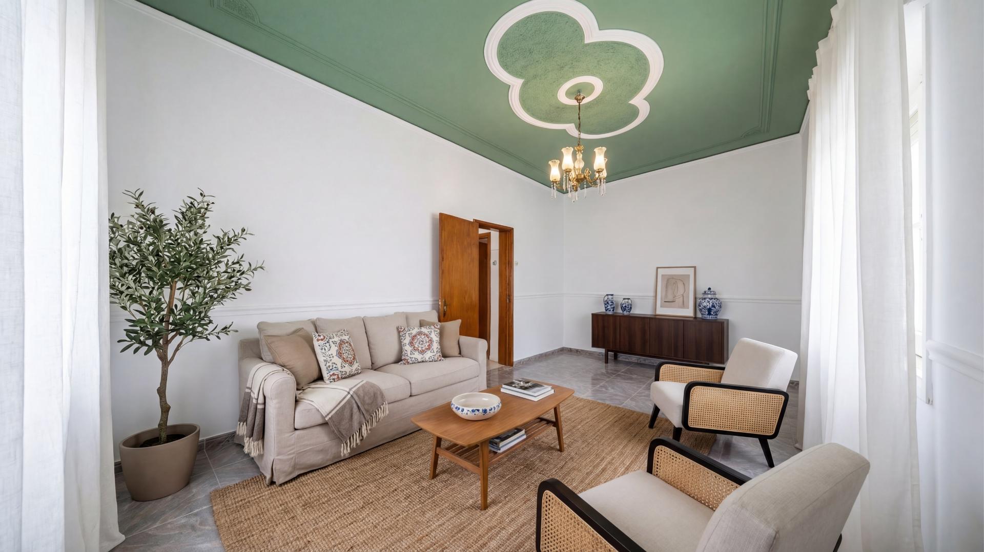 Moradia para renovar com terraço - excelente investimento em Olhão
