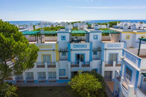 Moradia com 2 pisos e 1 varanda a apenas 100 metros do mar
