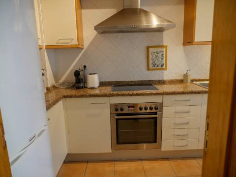 Moradia com 2 pisos e 1 varanda a apenas 100 metros do mar