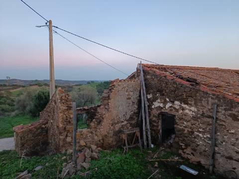 MORADIAS - TRÊS PREDIOS URBANOS PARA HABITAÇÃO - COM PROJECTO APROVADO - PARA RECONSTRUIR - ALCARIAS GRANDES - CASTRO MARIM - ALGARVE