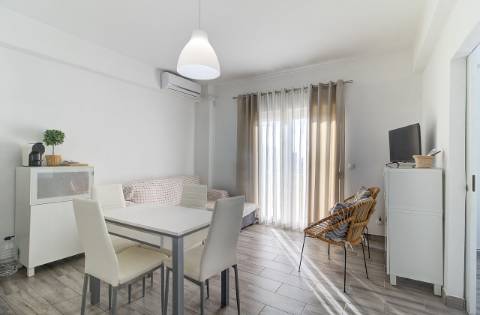 Apartamento T1+1 com vista mar e pinhal - luminoso e com duas varandas.