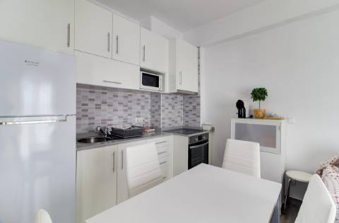 Apartamento T1+1 com vista mar e pinhal - luminoso e com duas varandas.