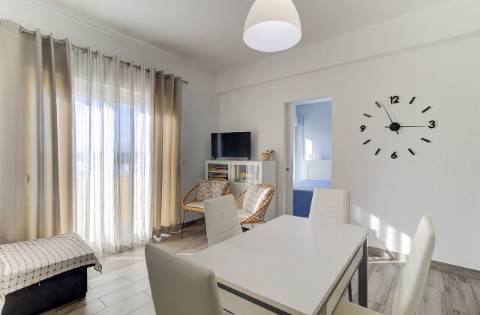 Apartamento T1+1 com vista mar e pinhal - luminoso e com duas varandas.