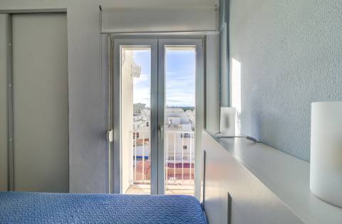 Apartamento T1+1 com vista mar e pinhal - luminoso e com duas varandas.