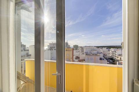 Apartamento T1+1 com vista mar e pinhal - luminoso e com duas varandas.