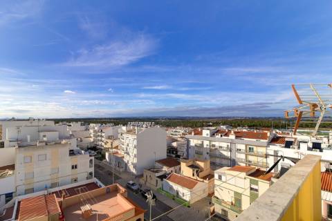 Apartamento T1+1 com vista mar e pinhal - luminoso e com duas varandas.