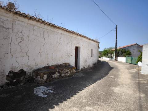 MORADIAS EM RUINAS - NO CENTRO DA ALDEIA DE TESOURO - ALCOUTIM - ALGARVE