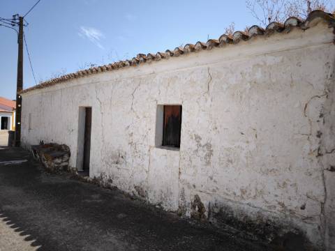 MORADIAS EM RUINAS - NO CENTRO DA ALDEIA DE TESOURO - ALCOUTIM - ALGARVE