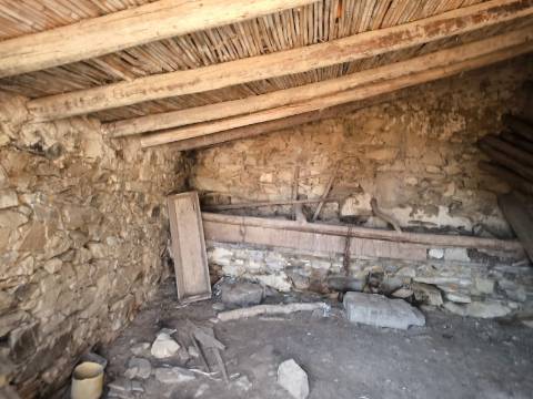 MORADIAS EM RUINAS - NO CENTRO DA ALDEIA DE TESOURO - ALCOUTIM - ALGARVE
