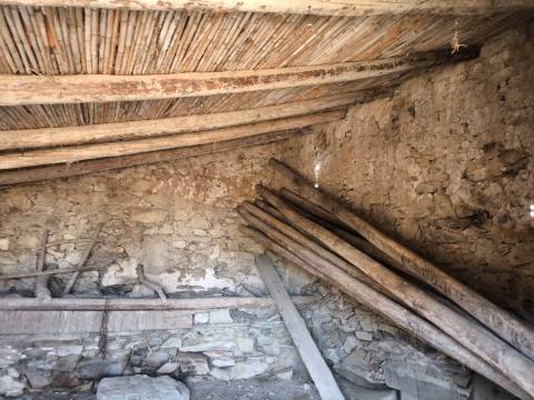 MORADIAS EM RUINAS - NO CENTRO DA ALDEIA DE TESOURO - ALCOUTIM - ALGARVE