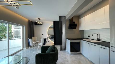 Apartamento renovado com piscina em Vilamoura.