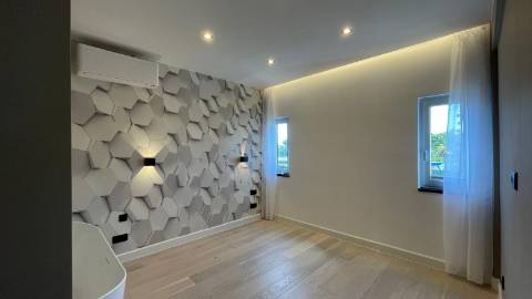 Apartamento renovado com piscina em Vilamoura.
