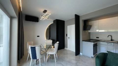 Apartamento renovado com piscina em Vilamoura.