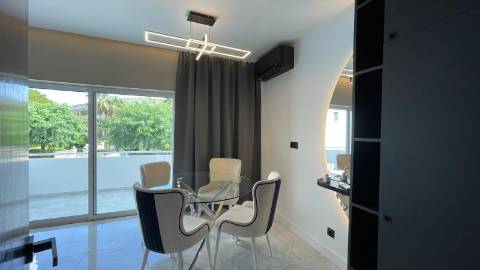 Apartamento renovado com piscina em Vilamoura.