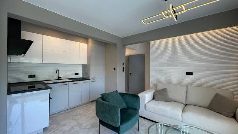 Apartamento renovado com piscina em Vilamoura.