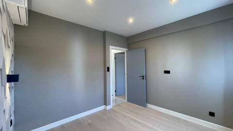 Apartamento renovado com piscina em Vilamoura.