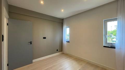 Apartamento renovado com piscina em Vilamoura.