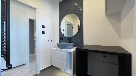 Apartamento renovado com piscina em Vilamoura.
