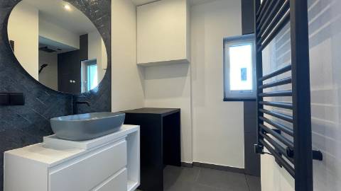 Apartamento renovado com piscina em Vilamoura.