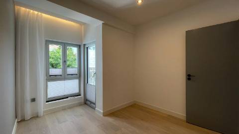 Apartamento renovado com piscina em Vilamoura.