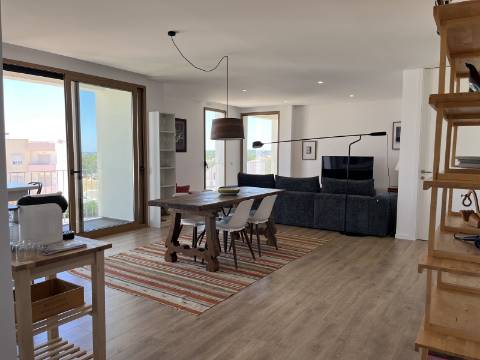 Magnifica Penthouse T3 com 3 WC, 2 lugares de estacionamento e elevador!