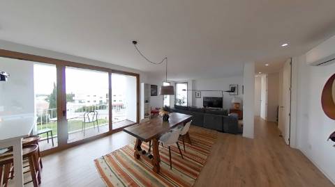 Magnifica Penthouse T3 com 3 WC, 2 lugares de estacionamento e elevador!