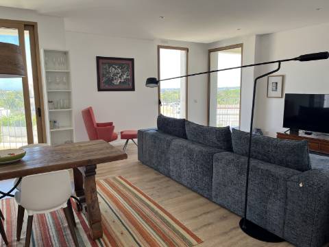 Magnifica Penthouse T3 com 3 WC, 2 lugares de estacionamento e elevador!